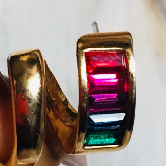 Gemstone earring. Straight post - Picture 2 of 3